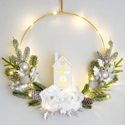 Voorgeproduceerde LED Kerstkrans met Verlichte Huisdecoratie - 40 cm Winterkrans voor Deur, Kerstversiering met Dennenappels en Ballen, Ideaal voor Haard en Entree