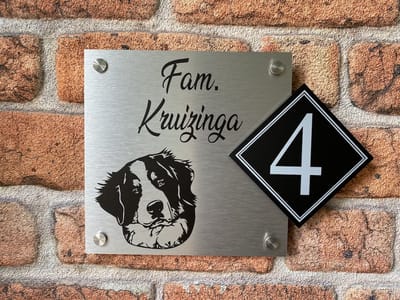 Naambordje / huisnummer met Berner Senner Hond