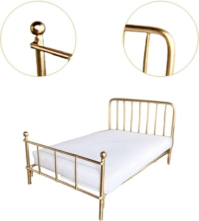 Poppenhuis Bed - Miniatuur Meubilair - Poppenhuis Decoratie - Metaal Materiaal - 15.8cm x 11cm - Goud