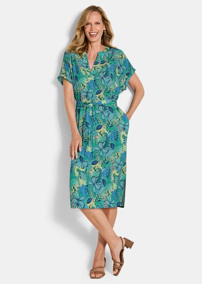 Jurk van viscose met strikceintuurtje - salie / gedess. - Gr. 19 van Goldner Fashion