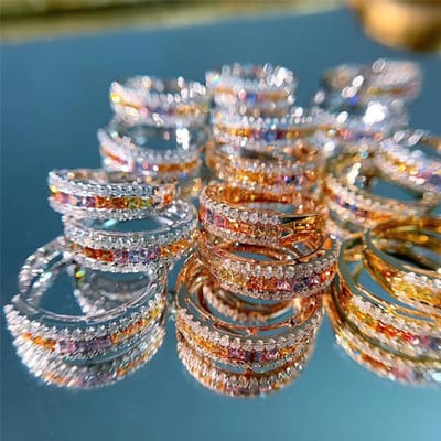 Mode Temperament Vergulde 18k Gouden Fee Gezichtswaarde Regenboog Saffier Gradiënt Simulatie Diamanten Ring Rij Ring Resizable