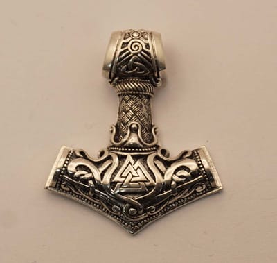 Sterling zilver hanger hamer van Thor met valknut teken - hanger van Thor's hamer met 3 driehoeken gemaakt van 925 zilver - zilveren hanger van viking hamer - stoere zilveren heren of dames hanger