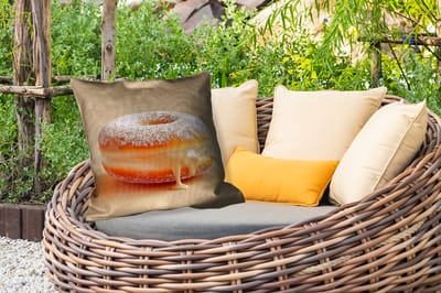 Sierkussen Buiten - Donut - Romig - Poedersuiker - Beige - 60x60 cm - Weerbestendig