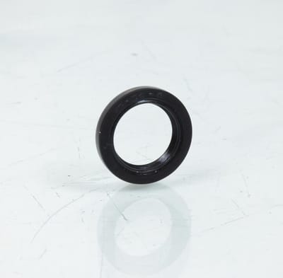 Un joint spi d'embiellage vilebrequin moteur 17x24x4mm pour mobylette MBK