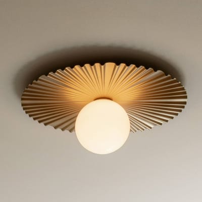 Nuura Aps Nuura wandlamp Liila Muuse, Ø 42 cm, IP44, goud/opaal