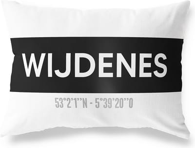 Tuinkussen WIJDENES - NOORD-HOLLAND met coördinaten - Buitenkussen - Bootkussen - Weerbestendig - Jouw Plaats - Studio216 - Modern - Zwart-Wit - 50x30cm