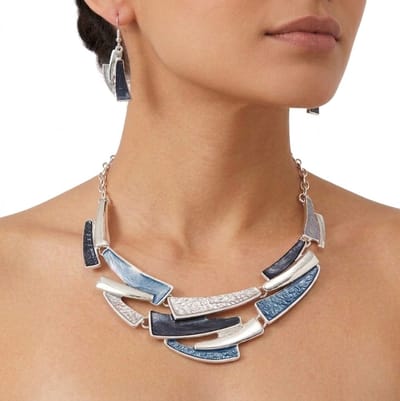 Zilverkleurige statement ketting voor dames met blauw grijs hanger en oorbellen set