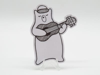 Beer Gitarist Sticker - Dieren in het Dagelijks Leven | Vera's Arts & Dice | Schattige Stickers - Handgemaakte Stickers - Journaling - Bullet Journal - Scrapbooking - Leuke Stickers - Laptop Sticker - Telefoon Sticker