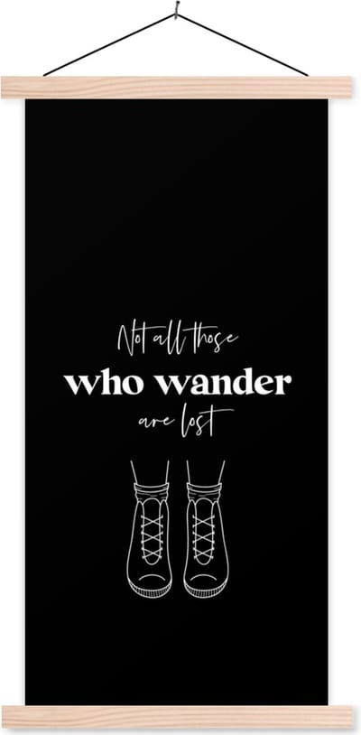 Posterhanger incl. Poster 60x120 cm - Schoolplaat - Spreuken - Quotes - Not all those who wander are lost - Reizen - Textielposter - Blanke latten