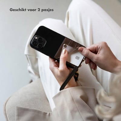 Selencia Hoesje - Geschikt voor Samsung Galaxy S24 / S25 - Croco Backcover met koord en pashouder - Zwart