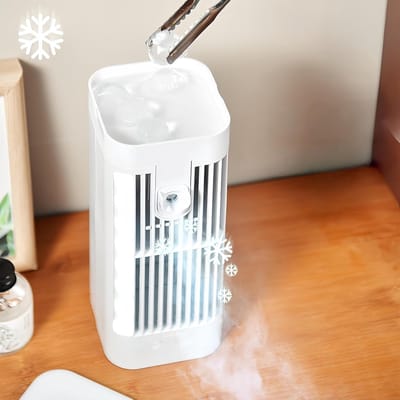 Mini Ventilator Met Nachtlamp - Draagbare Bureauventilator - Vernevelingsfunctie - USB Aansluiting - Afmeting 8,6×3,3 Inch - Geschikt voor Slaapkamer - Kantoor - Camper en Auto