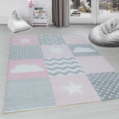 Geruit vloerkleed voor de kinderkamer met wolken- en sterrenpatroon, grijs, roze en wit. 120x170 cm