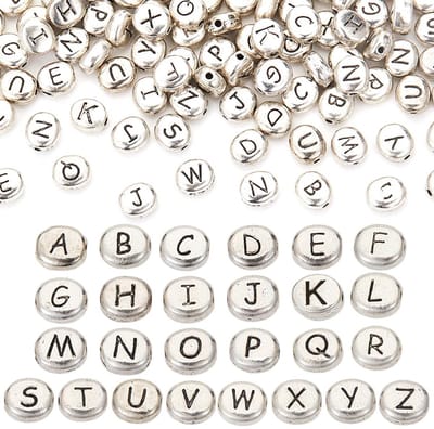1 Doos 104Pcs Metalen Letter Kralen Alfabet Kralen Bulk Legering Ovale Tibetaanse Antieke Zilveren Hoofdstad Engels A-Z Kraal voor Sieraden Maken DIY Crafting Naam Ketting Armband