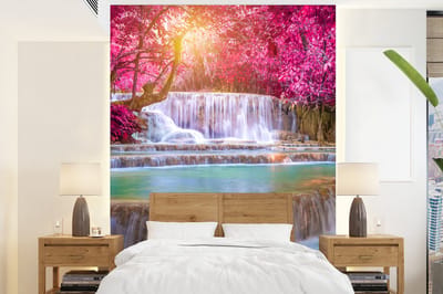 Behang - Fotobehang Waterval - Regenboog - Bomen - Roze - Natuur - Breedte 175 cm x hoogte 240 cm