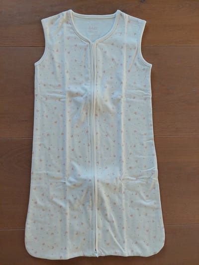 Baby slaapzak - mouwloos - biologisch katoen - 90cm - off.white met alloverprint hartjes/bloemetjes