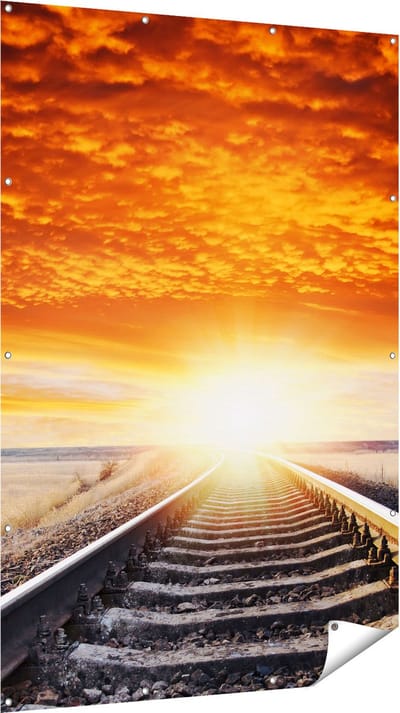Gards Tuinposter Rails Spoorweg bij Zonsondergang - 120x180 cm - Tuindoek - Tuindecoratie - Wanddecoratie buiten - Tuinschilderij