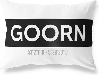 Tuinkussen GOORN - NOORD-HOLLAND met coördinaten - Buitenkussen - Bootkussen - Weerbestendig - Jouw Plaats - Studio216 - Modern - Zwart-Wit - 50x30cm