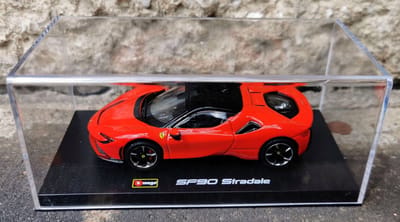 Bburago Ferrari SF90 Stradale 1:43 Modelauto Rood