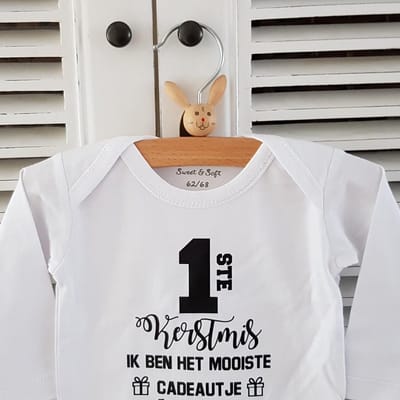 Rompertje baby met tekst  eerste 1ste Kerst Kerstmis Ik ben dit jaar het mooiste cadeautje | Lange mouw | wit zwart | maat 50/56 cadeautje zwangerschap aankondigen eerste kerstmis kleding kerst Kerstkleding kerstpakje bekendmaking