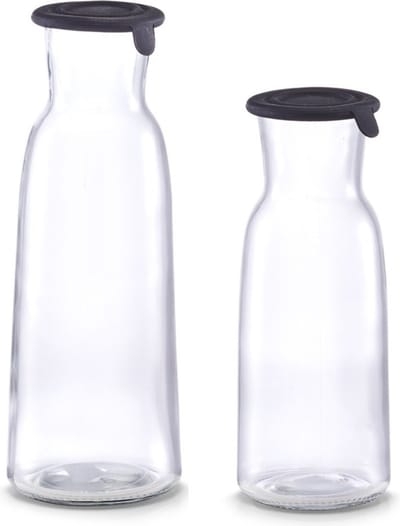 2x Glazen karaffen met siliconen deksel 700 ml en 1000 ml - Zeller - Keukenbenodigdheden - Tafel dekken - Koude dranken serveren - Karaffen/schenkkannen met dop