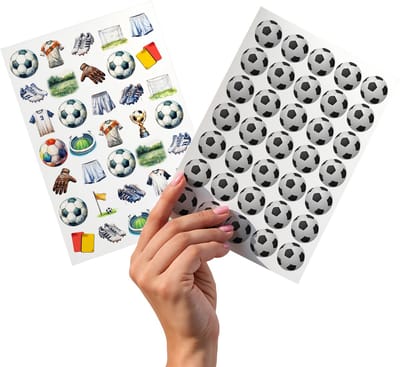 Voetbal Stickers – 2 Stickervellen voor Kinderen & Voetbalfans - 70 Stickers
