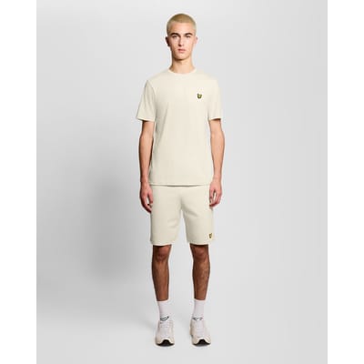 Lyle & scott fly fleece short in de kleur ecru.