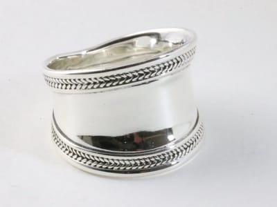 Brede hoogglans zilveren ring met kabelpatronen - maat 17