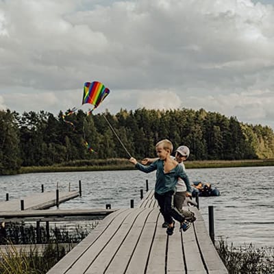 Kleurrijke Vlieger voor Kinderen – Regenboog Zakvlieger met Lange Staart – Perfect voor Strand en Buitenactiviteiten