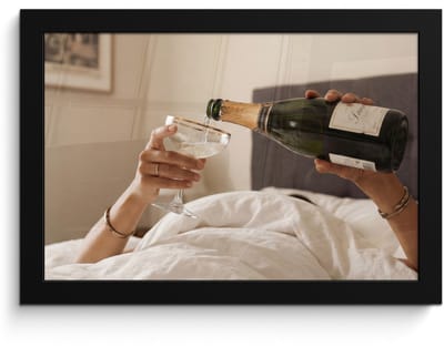 Poster in lijst - Fotolijst 30x20 cm - Posters - Champagne - Bed - Bubbels - Posterlijst zwart - Decoratie - Wanddecoratie woonkamer - Muurdecoratie slaapkamer