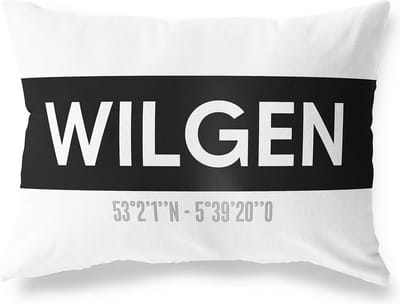 Tuinkussen WILGEN - FRIESLAND met coördinaten - Buitenkussen - Bootkussen - Weerbestendig - Jouw Plaats - Studio216 - Modern - Zwart-Wit - 50x30cm