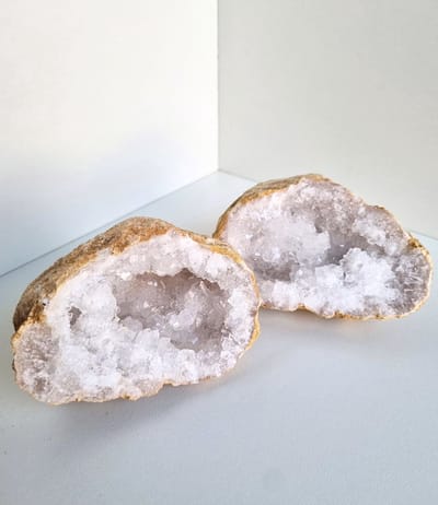 ThaleiaDesign - Marokkaanse geode - Edelstenen en Mineralen - Geode - Spiritualiteit - Woondecoratie - chakra - bergkristal