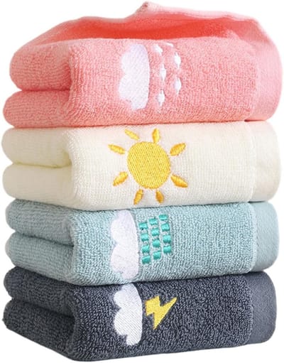 Set van 4 Geborduurde Kindertowels - Zachte Badhanddoeken en Gezichtsdoeken in Kleurrijke Stijl voor Baby's en Kinderen (Roze, Geel, Groen, Donkergrijs)