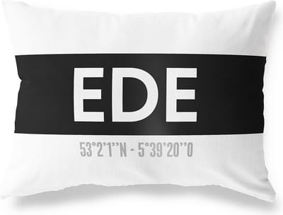 Tuinkussen EDE - GELDERLAND met coördinaten - Buitenkussen - Bootkussen - Weerbestendig - Jouw Plaats - Studio216 - Modern - Zwart-Wit - 50x30cm