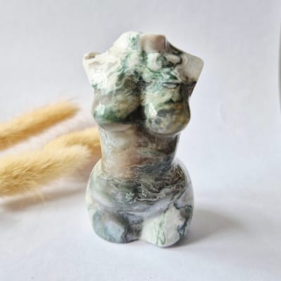 Mosagaat vrouwenbeeldje 8 cm (#10) – handgeslepen edelsteen carving