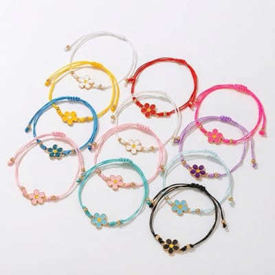 Meerkleurige bloemen armband set dames meisjes – 12 stuks verstelbare koord armbanden met bloem hanger – handgemaakte gevlochten armbanden set kleurrijk