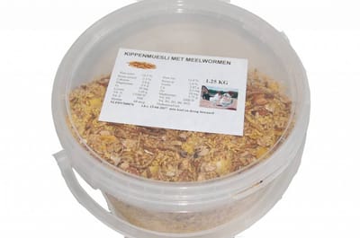 Hadivo Kippenmuesli met meelwormen 1,25 kg - complete snack met eiwitrijke meelwormen 2,5 liter emmer