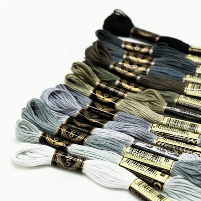 Borduurgaren Set - Kruissteek Garen - Handwerk Projecten - Inclusief Spoeltjes - 28 Delig - Grijs