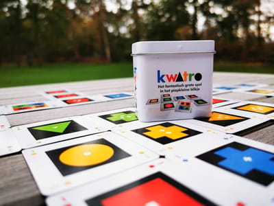 White Goblin Games - Kwatro - Kaartspel - 2 tot 4 spelers - Handig meeneemblikje - Vanaf 8 jaar - Leuk cadeautje