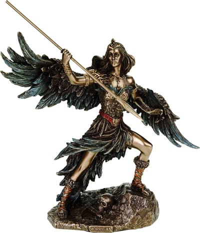 MadDeco - bronskleurig beeldje - Morrigan - godin van geboorte en oorlog - polystone - handgemaakt - 22 cm hoog