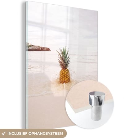 MuchoWow® Glasschilderij 120x160 cm - Schilderij acrylglas - Zomer - Ananas - Zand - Strand - Foto op glas - Schilderijen
