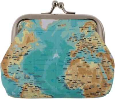 Gemakkelijk om erbij te hebben, dit leuke knip portemonneetje met een afbeelding van de wereld / aarde met plaatsnamen. Geschikt voor bijvoorbeeld muntgeld, briefgeld, bonnetjes of oordopjes. Voor uzelf of als Cadeau.