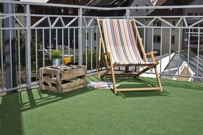 Waterdoorlatend Kunstgras voor Balkon en Tuin – UV-bestendig Grastapijt, 133 x 200 cm