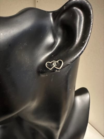 Zilverkleurige open hartjes oorbellen | Make up | Parfum | Moederdag | Verjaardagscadeau| Cadeautje| Valentijnsdag| Kado | sieraden | vaderdag | oorbellen | oorsieraden