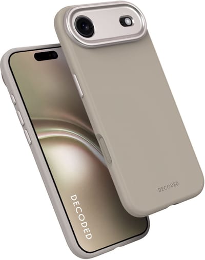 DECODED Siliconen Hoesje voor iPhone 17 Air, Premium Soft-Touch, Antibacteriële Coating, MagSafe Compatibel, Valbescherming, Krasbestendig, Metalen Knoppen, Stevige Grip, Licht Bruin