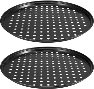 Dailygoods- Pizzapan 32 cm - Geperforeerde Pizzaplaat - Koolstofstaal - Antiaanbaklaag - Ovenveilig - Gelijkmatige Warmteverdeling - Pizza Bakplaat