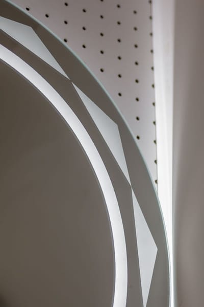VL HOME frameloze spiegel met patroon rond touch sensor