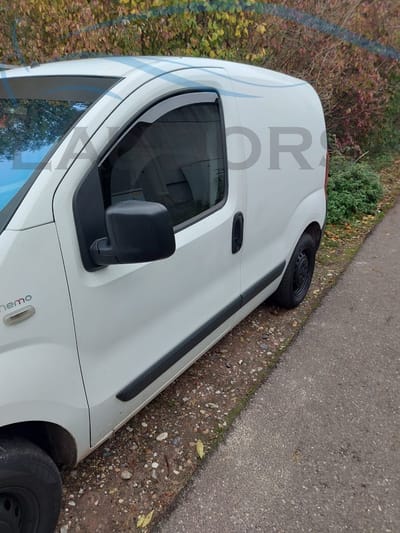Zijwindschermen donker tbv Citroen Nemo (B.j. 2007-2017) & Fiat Fiorino (B.j. 2007- ) & Qubo (B.j. 2008-2020) & Peugeot Bipper (B.j. 2007-2017) set a 2 stuks L+R pasvorm