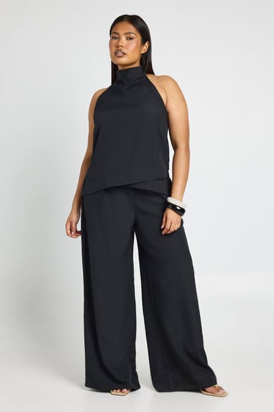 boohoo Dames Plus Crêpe Haltertop En Wijde Broek Coordinatenset | Zwart | Maat: 52
