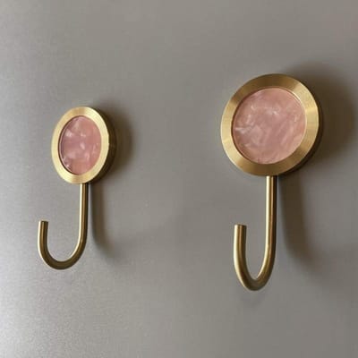 2 crochets adhésifs solides en laiton sans perçage, ne laissant aucune marque sur le mur, crochets adhésifs de cuisine à forte charge, crochets métalliques couleur coquille pour manteaux B
