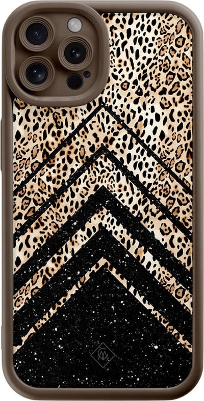 Casimoda® hoesje - Geschikt voor iPhone 12 Pro - Luipaard Chevron - Effen telefoonhoesje met lensbescherming - TPU - Backcover - Bruin/beige